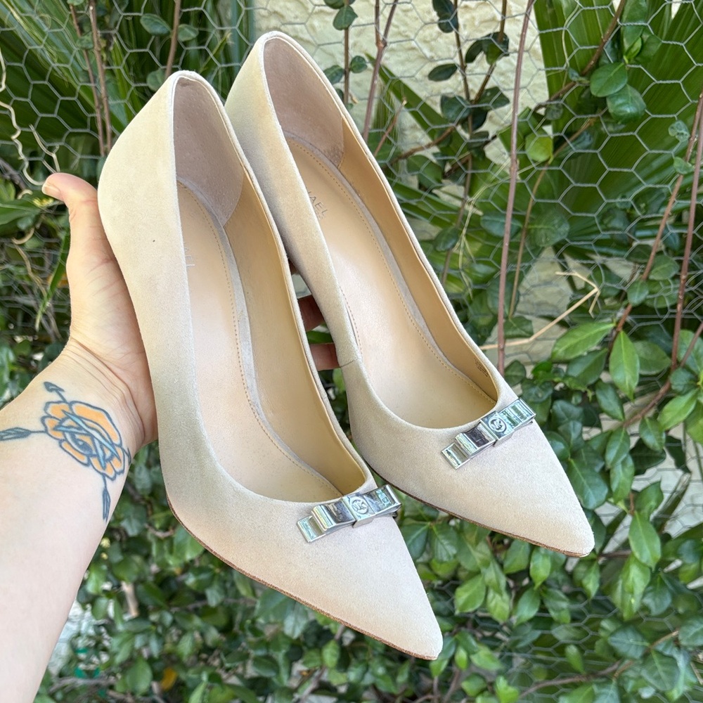Michael Kors Vivienne Beige Suede Pumps - US 10
